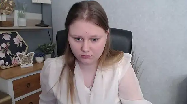 Snapshot of JULIE_xKISS chatting on February 2025 01:11:02 PM JULIE xKISS online show from February 2025 01:11:02 PM