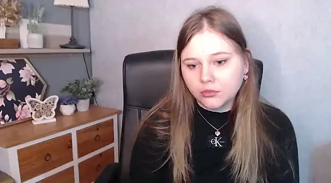 Snapshot of JULIE_xKISS chatting on February 2025 01:40:01 PM JULIE xKISS online show from February 2025 01:40:01 PM