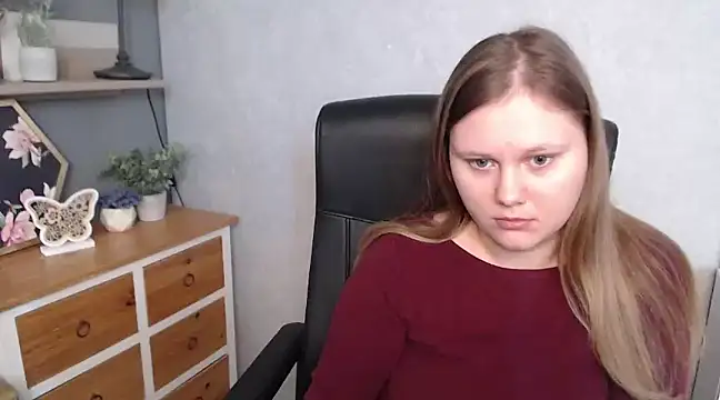 Snapshot of JULIE_xKISS chatting on February 2025 02:04:02 PM JULIE xKISS online show from February 2025 02:04:02 PM