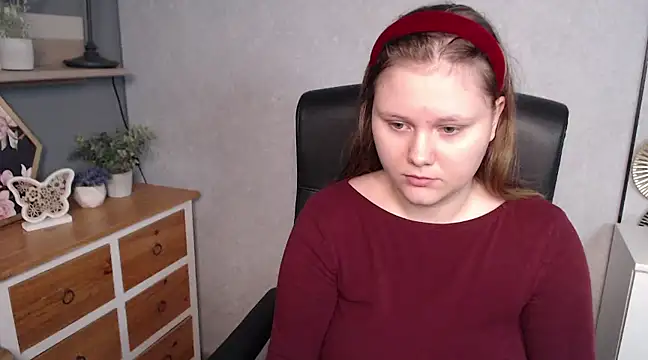 Snapshot of JULIE_xKISS chatting on February 2025 01:53:02 PM JULIE xKISS online show from February 2025 01:53:02 PM
