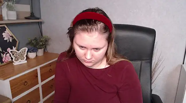 Snapshot of JULIE_xKISS chatting on February 2025 08:11:01 PM JULIE xKISS online show from February 2025 08:11:01 PM