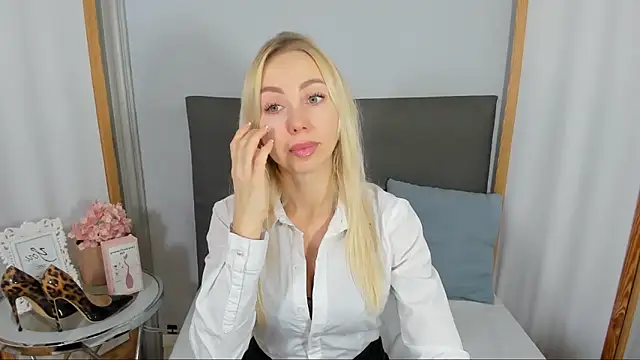 MargaritaRose online show from December 2025 03:27:02 PM