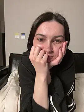 lunalovelee online show from February 2026 02:19:02 PM