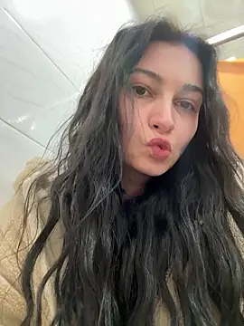 lunalovelee online show from December 2025 02:19:01 PM