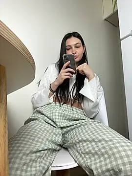 lunalovelee online show from November 2025 02:10:02 PM