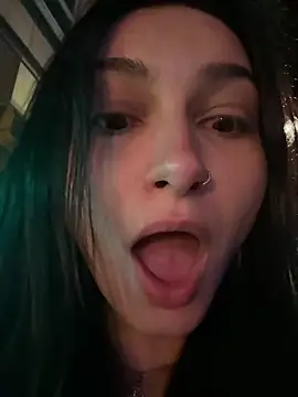 lunalovelee online show from November 2025 03:38:01 PM