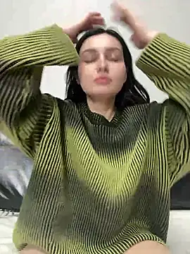 lunalovelee online show from April 2026 05:30:01 PM