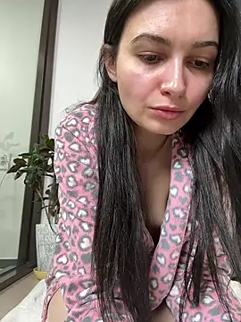 lunalovelee online show from February 2026 01:55:01 PM