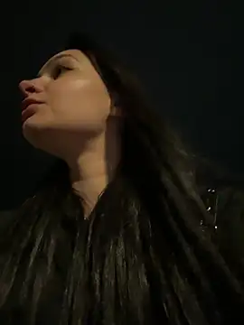 lunalovelee online show from April 2026 06:14:02 PM