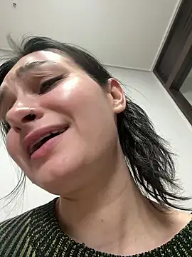 lunalovelee online show from April 2026 06:36:01 PM