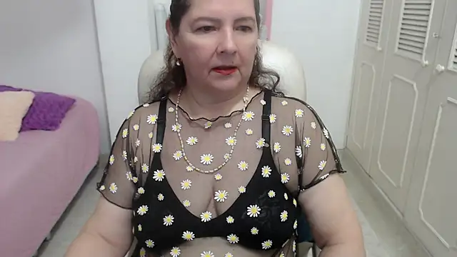 leonela 69 online show from July 2026 10:47:02 PM