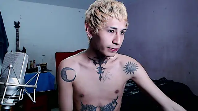 Alien Twink online show from April 2026 11:00:02 PM