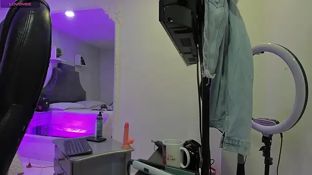 EmiliaRose  online show from February 2026 08:41:02 PM