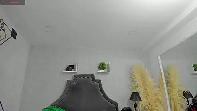 EmiliaRose  online show from December 2025 08:55:01 PM