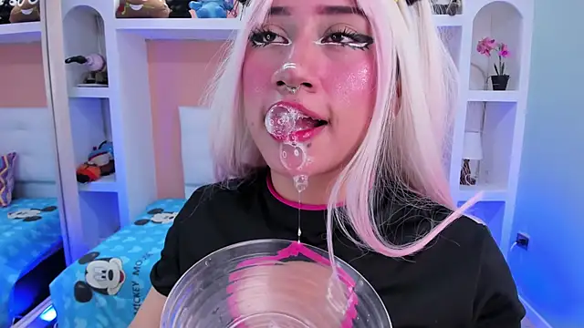 miss   megan online show from October 2025 06:10:01 PM