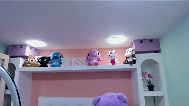 miss   megan online show from December 2025 02:01:01 AM