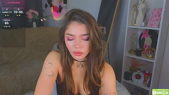 Snapshot of Caroline__Brown chatting on November 2025 03:06:02 AM Caroline Brown online show from November 2025 03:06:02 AM