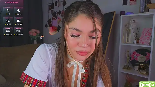 Snapshot of Caroline__Brown chatting on November 2025 04:27:01 AM Caroline Brown online show from November 2025 04:27:01 AM