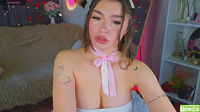 Snapshot of Caroline__Brown chatting on February 2026 05:15:01 AM Caroline Brown online show from February 2026 05:15:01 AM