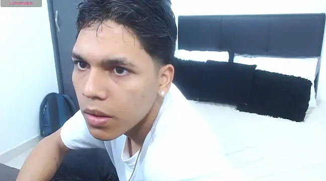 David Gil19 online show from February 2025 04:50:02 AM