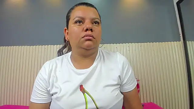 Aida-nicolle online show from September 2025 10:00:01 AM