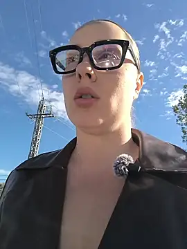 Mona Plus online show from November 2025 01:23:02 PM