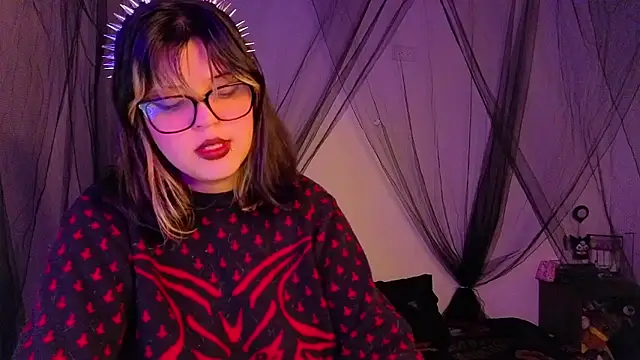 Snapshot of scarleth_shadow chatting on October 2025 12:11:02 AM scarleth shadow online show from October 2025 12:11:02 AM