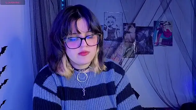 Snapshot of scarleth_shadow chatting on November 2025 12:33:01 AM scarleth shadow online show from November 2025 12:33:01 AM