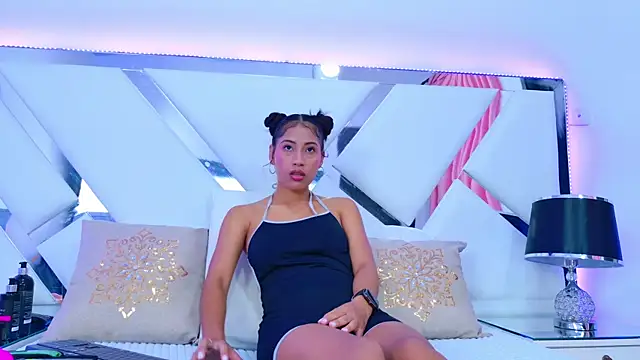 Snapshot of YesyHills chatting on February 2025 06:57:02 PM YesyHills online show from February 2025 06:57:02 PM