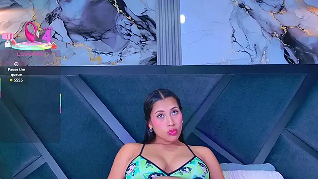 Snapshot of YesyHills chatting on October 2025 07:07:02 PM YesyHills online show from October 2025 07:07:02 PM