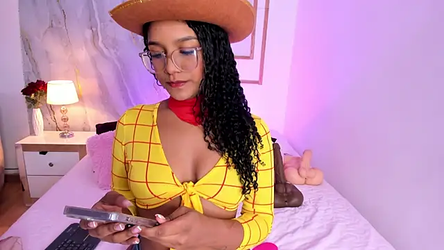 KylieGomeez online show from October 2025 08:38:01 PM