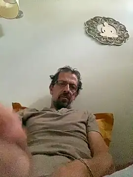 Snapshot of createur34 chatting on May 2026 05:17:02 AM createur34 online show from May 2026 05:17:02 AM