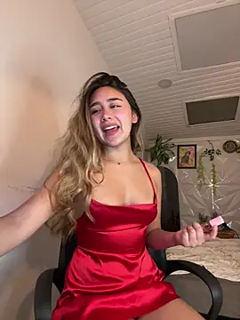 Snapshot of Hornyholly__ chatting on December 2025 08:14:01 PM Hornyholly online show from December 2025 08:14:01 PM