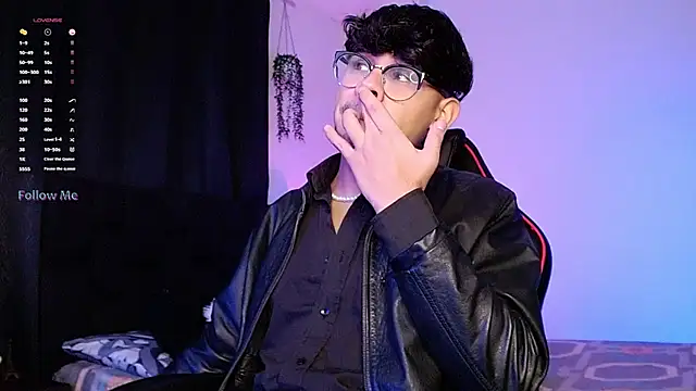 isaac-saenz online show from October 2025 09:25:02 PM