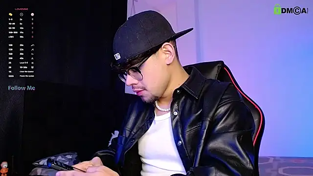 isaac-saenz online show from November 2025 10:03:02 PM