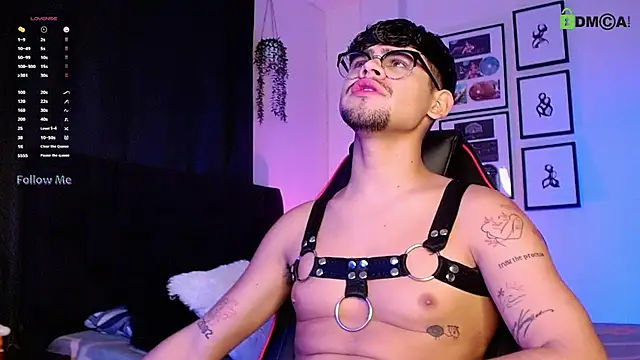 isaac-saenz online show from November 2025 10:15:02 PM