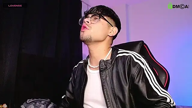 isaac-saenz online show from November 2025 10:35:02 PM