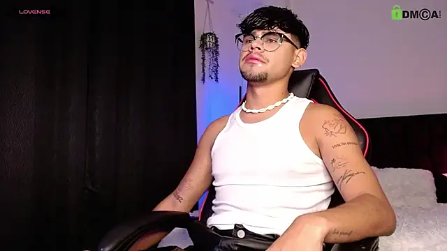 Snapshot of isaac-saenz chatting on September 2025 09:57:02 PM isaac-saenz online show from September 2025 09:57:02 PM