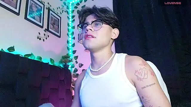 Snapshot of isaac-saenz chatting on February 2025 08:00:01 PM isaac-saenz online show from February 2025 08:00:01 PM