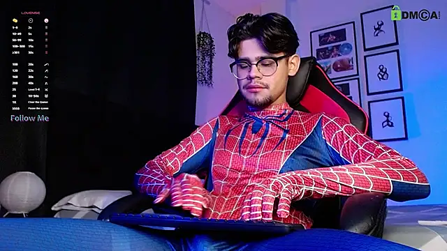 isaac-saenz online show from December 2025 10:04:01 PM