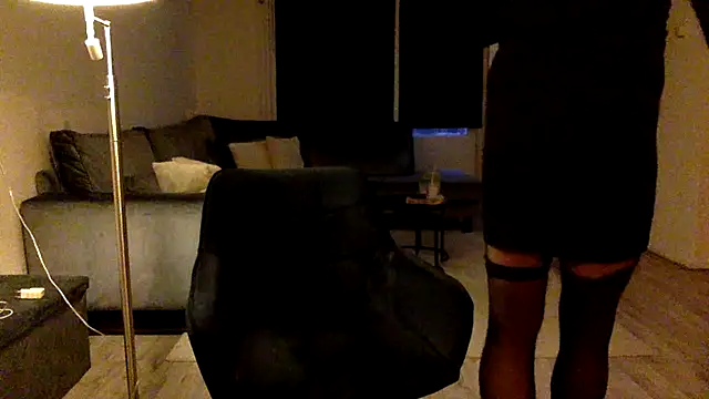 Bleueyez007 online show from April 2026 06:14:02 PM