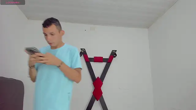 Isak Millan online show from October 2025 10:00:01 PM