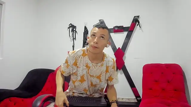 Isak Millan online show from December 2025 08:21:01 PM