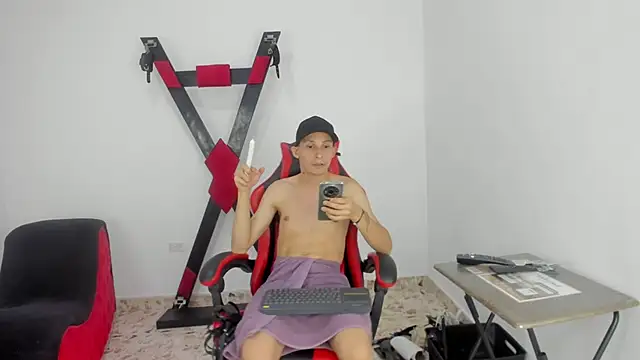 Isak Millan online show from October 2025 11:38:02 PM