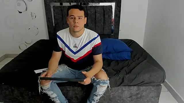 Isak Millan online show from October 2025 09:45:02 PM