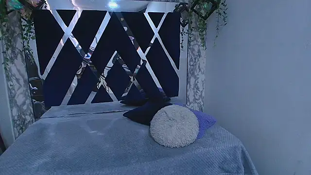 charlotte bluee online show from October 2025 06:45:01 PM
