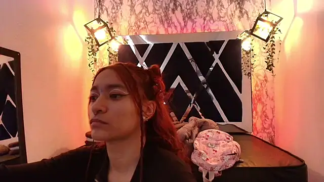 charlotte bluee online show from December 2025 06:45:02 PM
