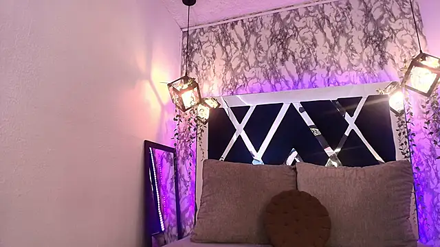charlotte bluee online show from January 2026 06:34:01 PM