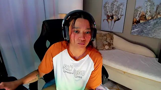 charlotte bluee online show from June 2026 02:31:01 AM