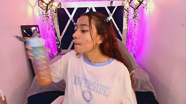 charlotte bluee online show from November 2025 04:10:01 PM